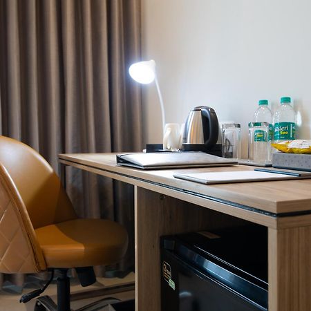 Hometel Alambagh Lucknow - A Sarovar Hotel מראה חיצוני תמונה