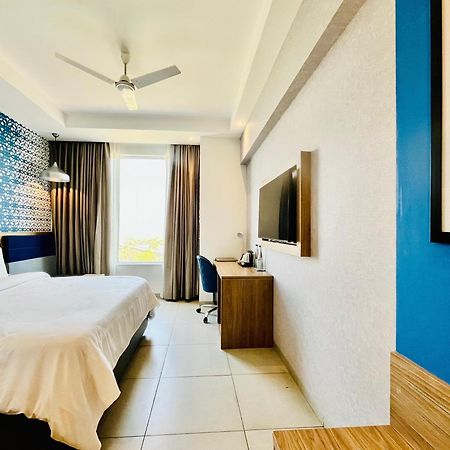 Hometel Alambagh Lucknow - A Sarovar Hotel מראה חיצוני תמונה