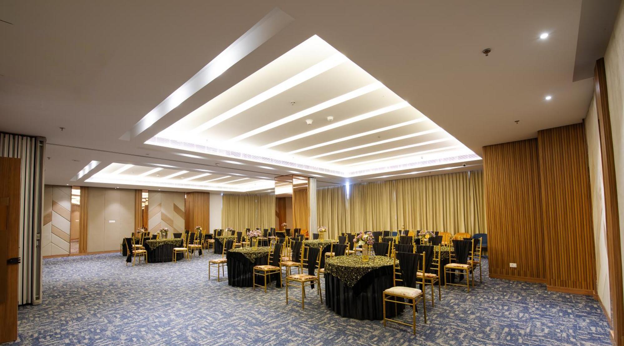Hometel Alambagh Lucknow - A Sarovar Hotel מראה חיצוני תמונה