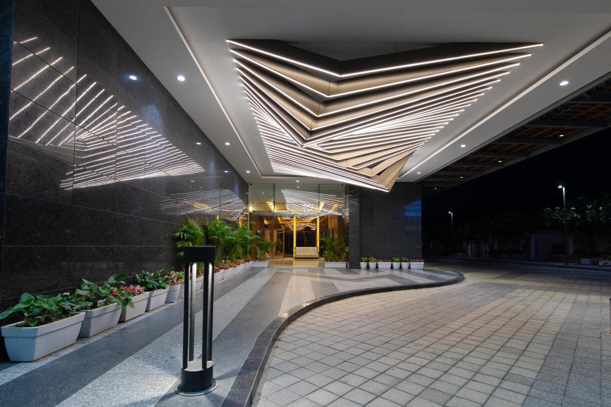 Hometel Alambagh Lucknow - A Sarovar Hotel מראה חיצוני תמונה