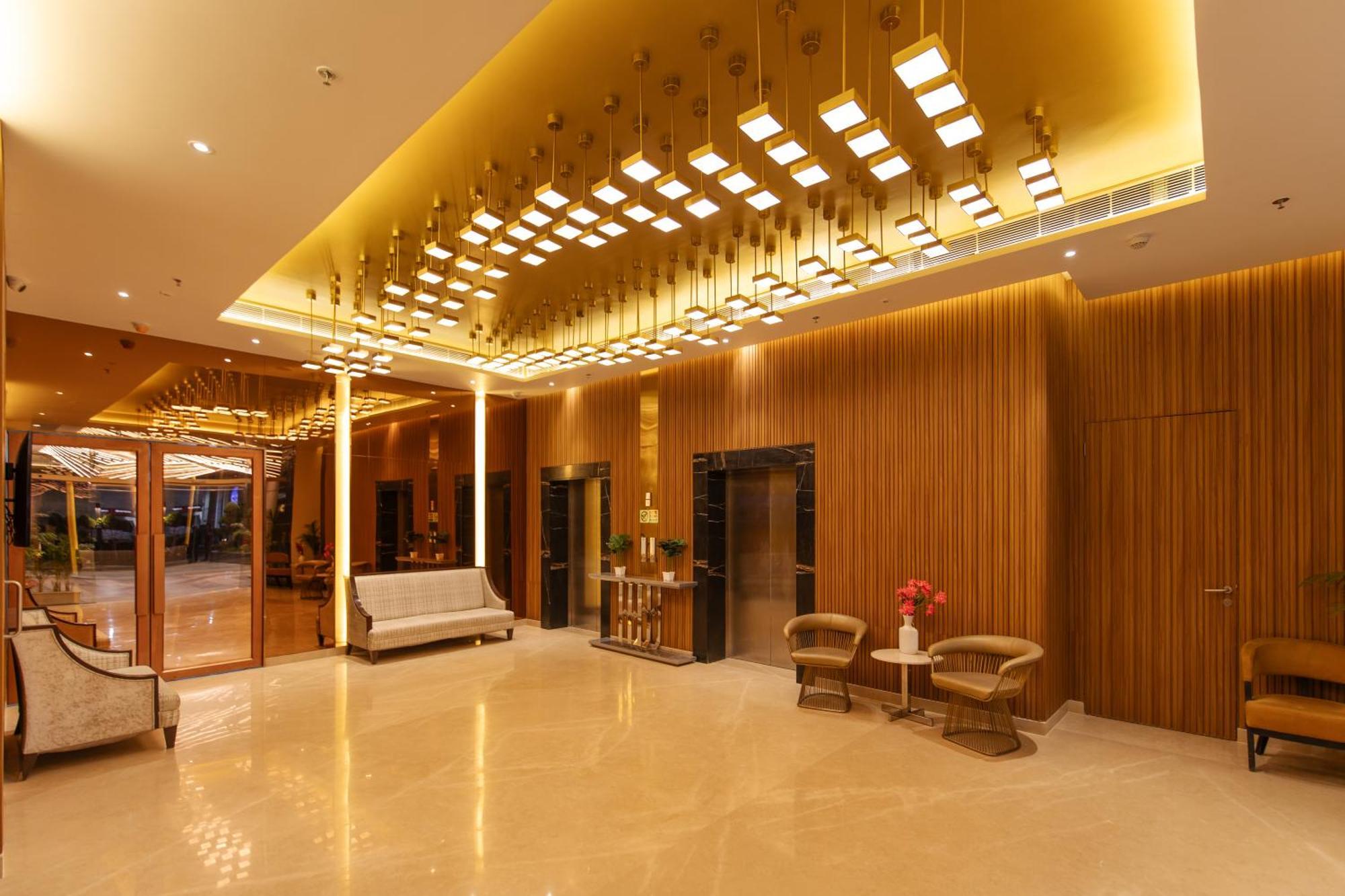 Hometel Alambagh Lucknow - A Sarovar Hotel מראה חיצוני תמונה