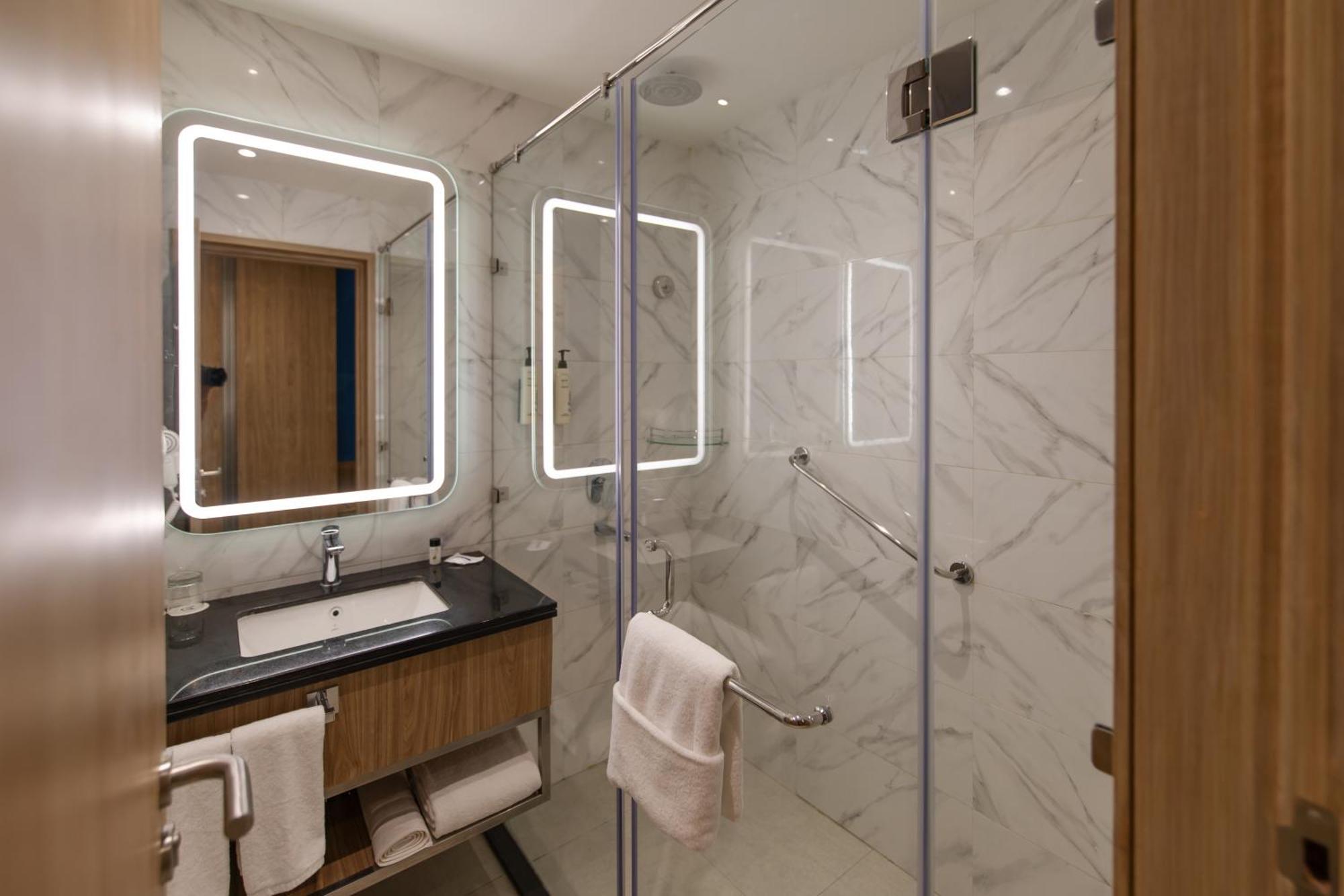 Hometel Alambagh Lucknow - A Sarovar Hotel מראה חיצוני תמונה