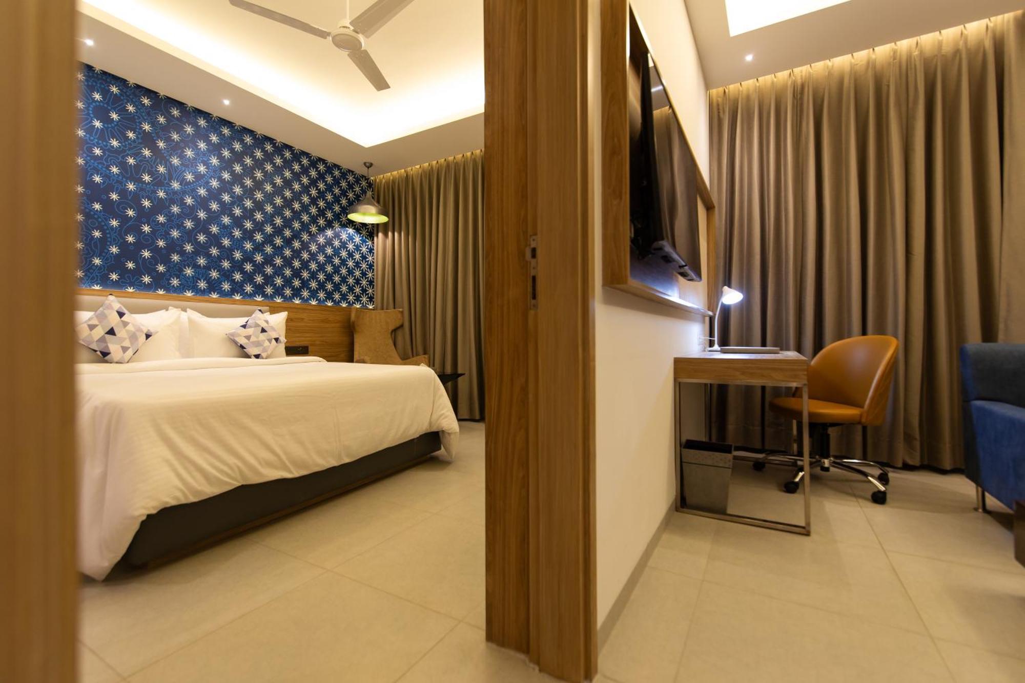 Hometel Alambagh Lucknow - A Sarovar Hotel מראה חיצוני תמונה