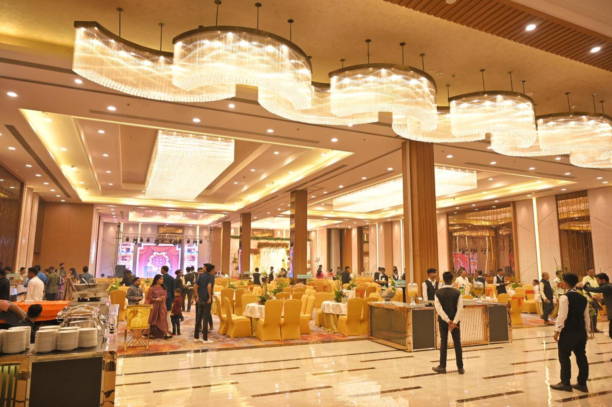 Hometel Alambagh Lucknow - A Sarovar Hotel מראה חיצוני תמונה