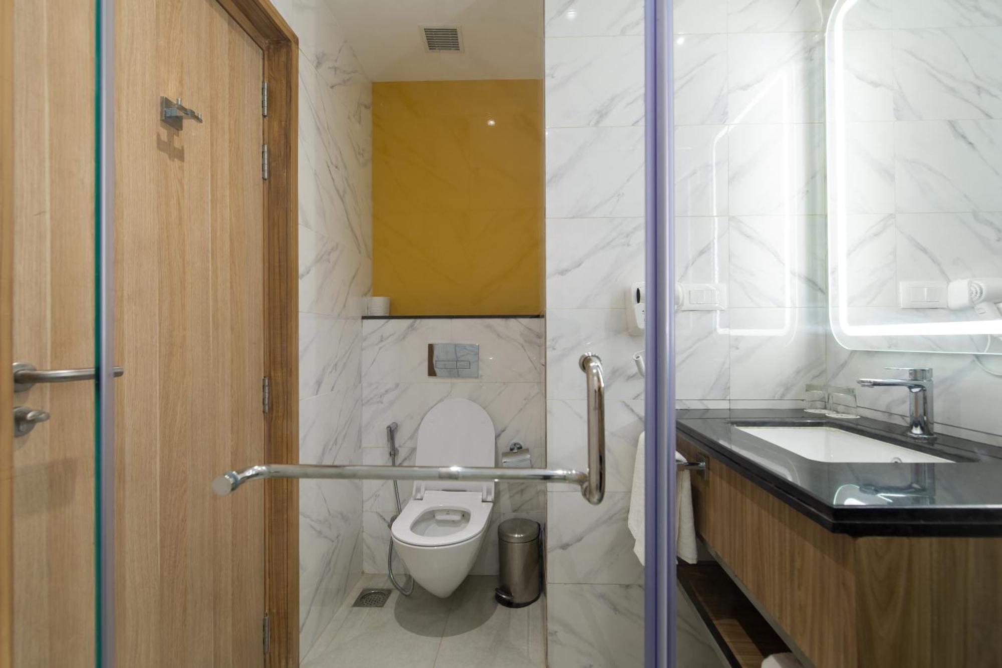 Hometel Alambagh Lucknow - A Sarovar Hotel מראה חיצוני תמונה