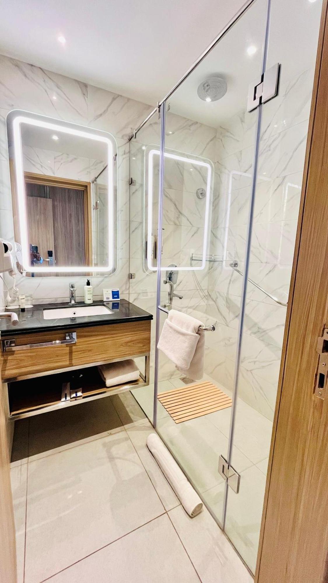 Hometel Alambagh Lucknow - A Sarovar Hotel מראה חיצוני תמונה