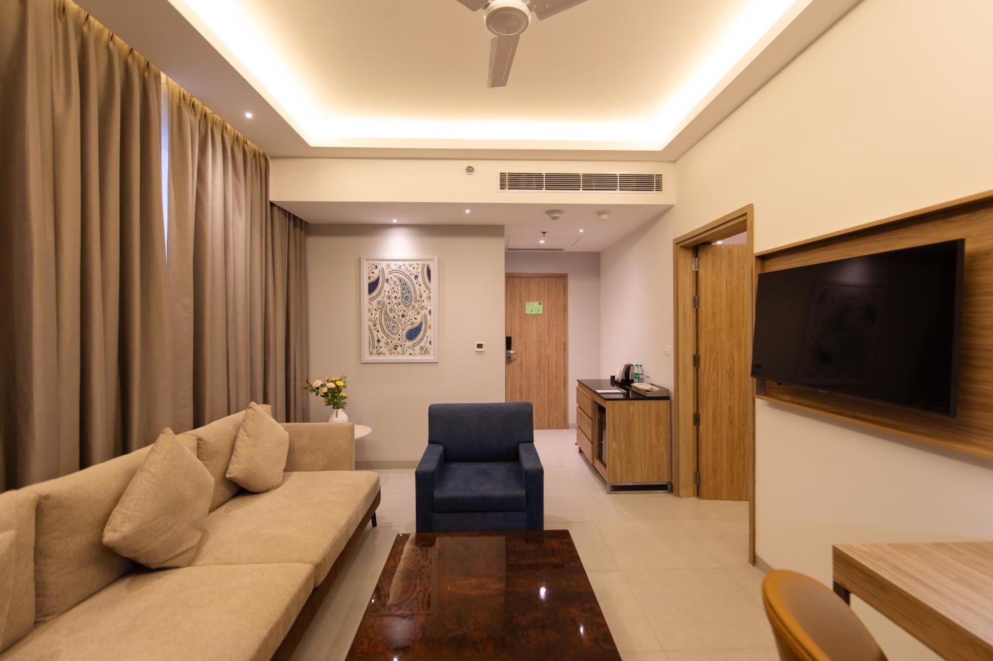 Hometel Alambagh Lucknow - A Sarovar Hotel מראה חיצוני תמונה
