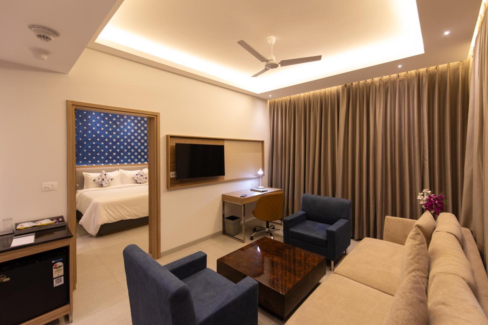 Hometel Alambagh Lucknow - A Sarovar Hotel מראה חיצוני תמונה