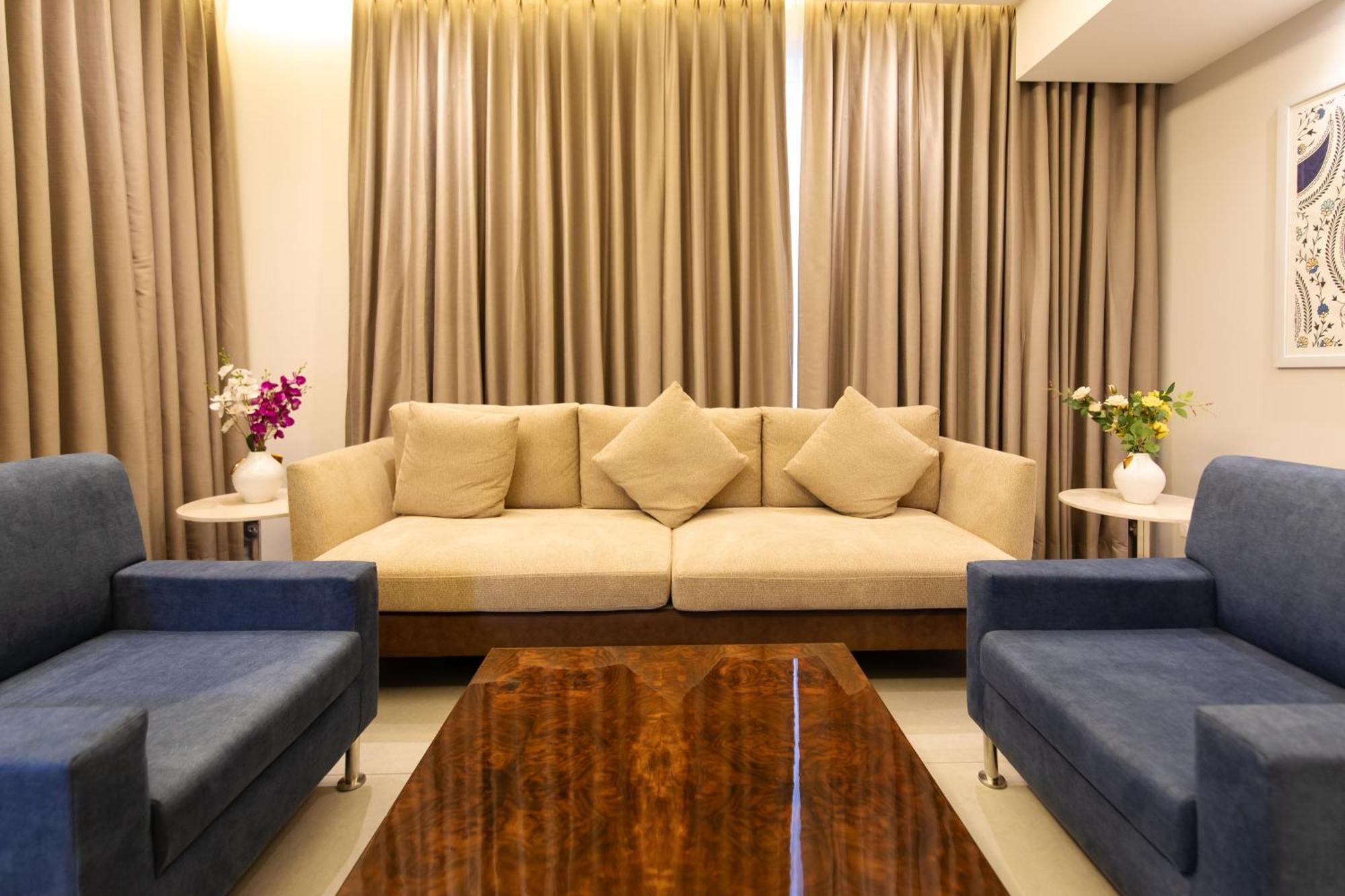 Hometel Alambagh Lucknow - A Sarovar Hotel מראה חיצוני תמונה